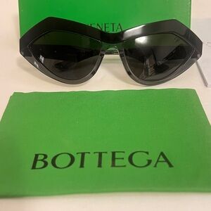 RARE BOTTEGA VENETA unapologetic sunglasses great condition